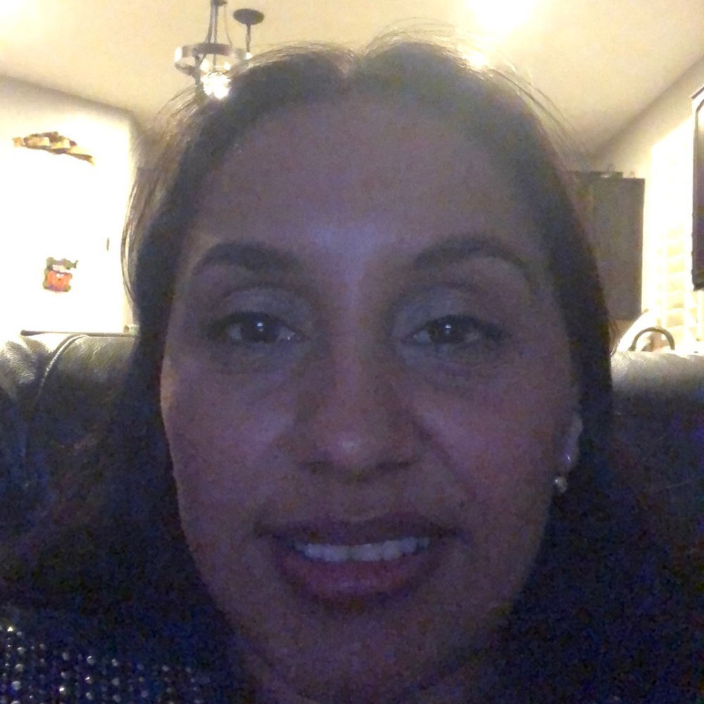 Meet your Posher, Estela